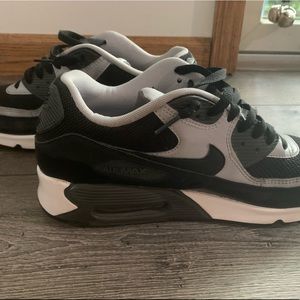 Nike AirMax mens size 11. No box